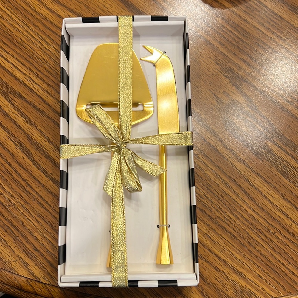 NWT Cheese serving set. Gold finish.